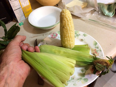 玉米棒煮熟了