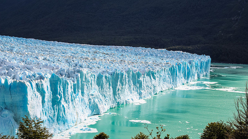 阿根廷巴塔哥尼亚的莫雷诺冰川国家公园。El Calafate