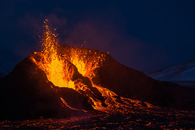 冰岛雷克雅内斯法格拉尔斯贾尔山的盖尔丁达里尔火山喷发点