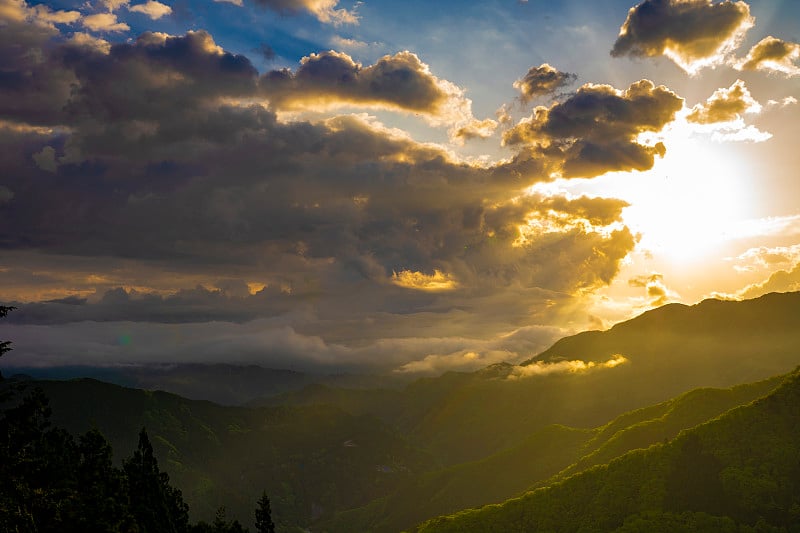 海云从山顶