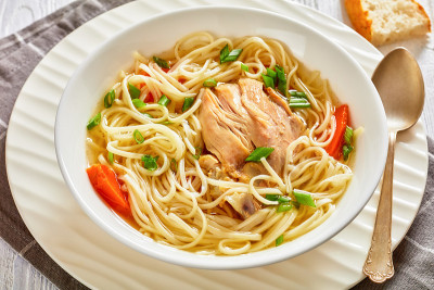 胡萝卜葱鸡汤面