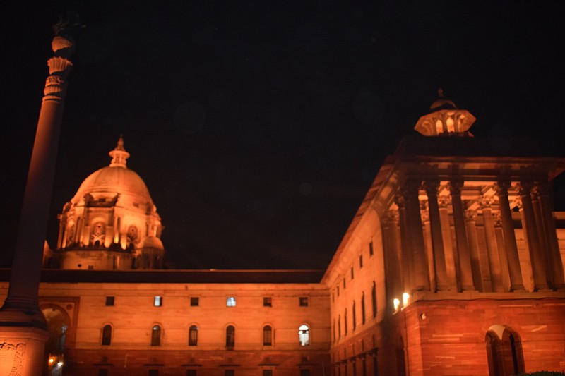 印度德里的Rashtrapati Bhawan五颜六色的夜景，著名的Rashtrapati Bhaw