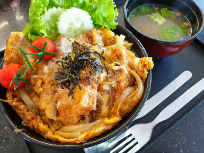 Tonkatsu,日本食物。