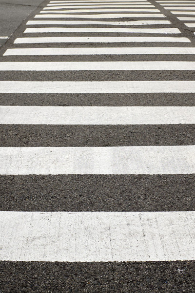 城市中心斑马线人行横道
