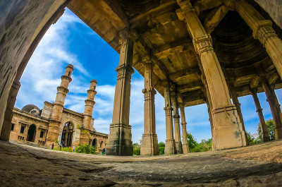 Champaner-Pavagadh考古公园位于印度古吉拉特邦的Panchmahal区，被联合国教科