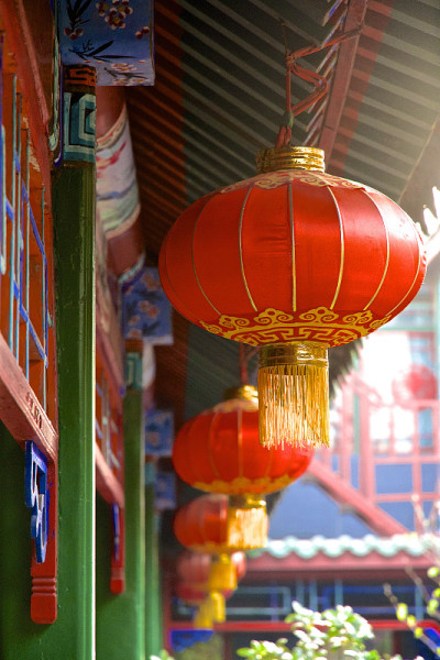 中国大红灯笼高高挂