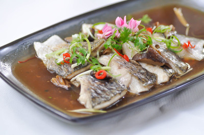清蒸鱼，清蒸条纹鲈鱼