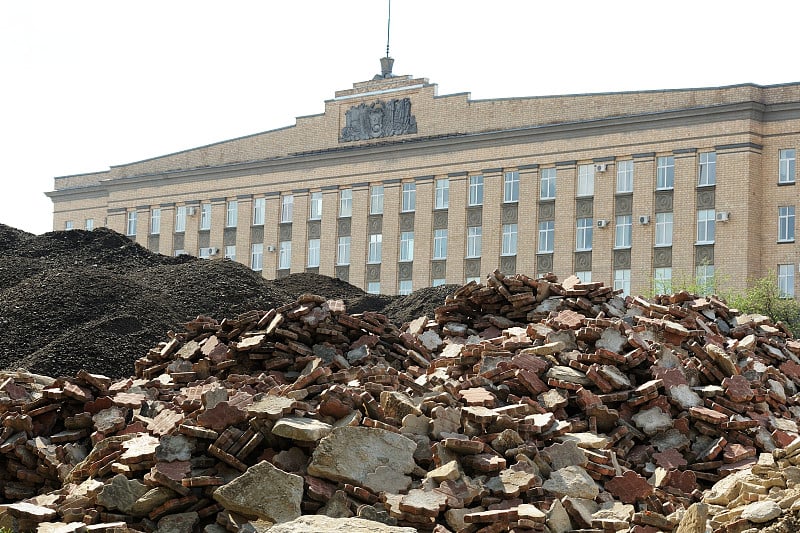 奥廖尔市政大楼和大量的建筑