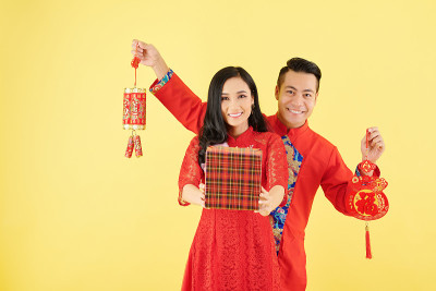 夫妇一起过农历新年