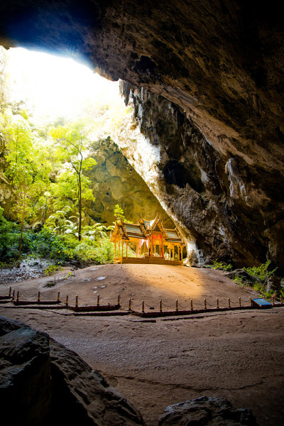 泰国帕拉雅·那空洞，Khua Kharuehat亭庙，位于泰国巴育普·基里汗Khao Sam Roi