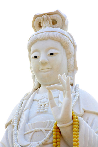 观音佛由白玉制成