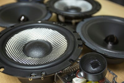 С基于“增大化现实”技术的音频系统。汽车音乐。