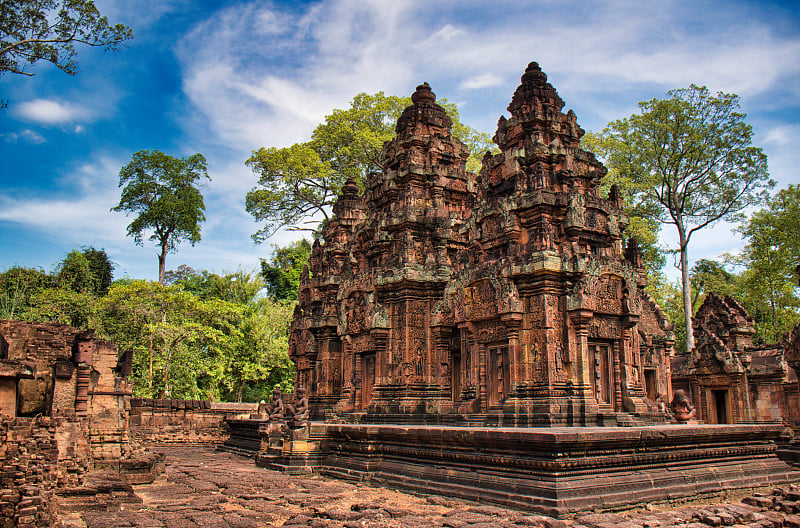 柬埔寨的Banteay Srei或Banteay Srey庙，是供奉印度教湿婆神的寺庙