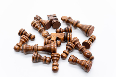 白色背景上的棋子