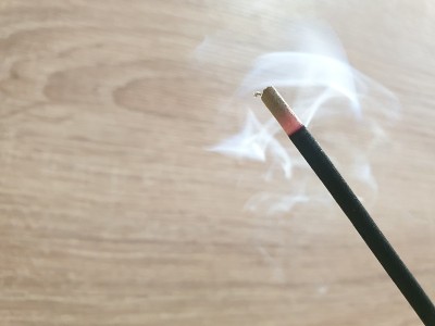 香气。烟熏香。的香味。
