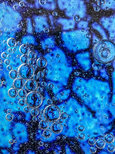 蓝色的泡沫