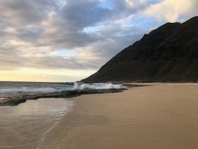 12月夏威夷瓦胡岛卡埃纳角的日落。