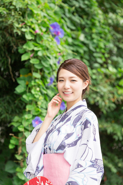 穿和服的女人