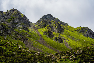 花岗岩山和云块两种
