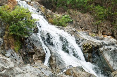 河在山
