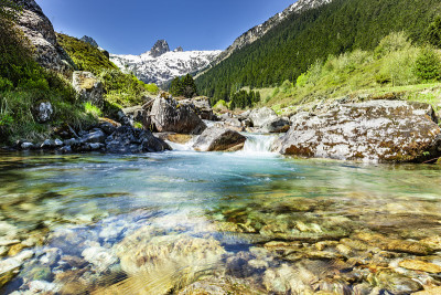 比利牛斯山脉的全景