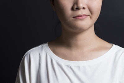 女人CU嘴的情绪:严肃