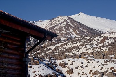 白雪皑皑的埃特纳火山