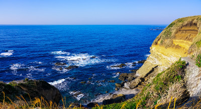 从三浦半岛南端跳入太平洋的岛之海