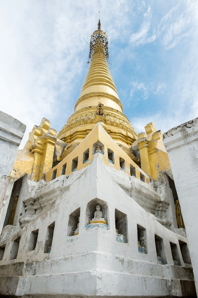 瑞仁派依寺的宝塔