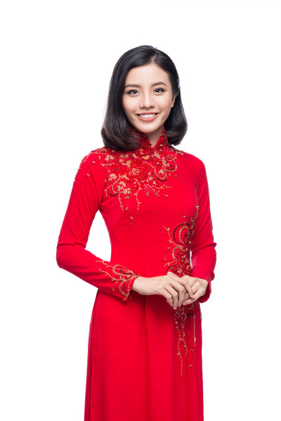 一个美丽的亚洲女人的肖像上敖代的衣服
