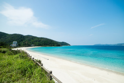 白沙，热带海滩和珊瑚礁泻湖天堂