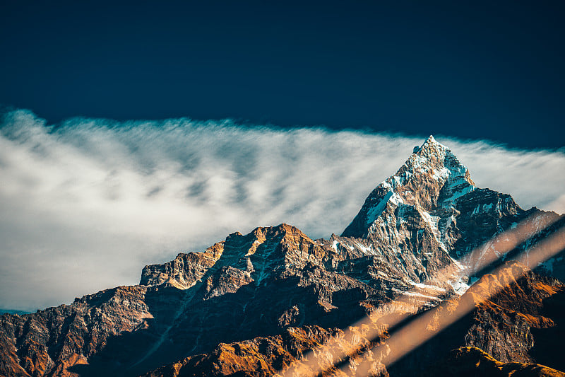 尼泊尔，喜马拉雅山脉的雪峰