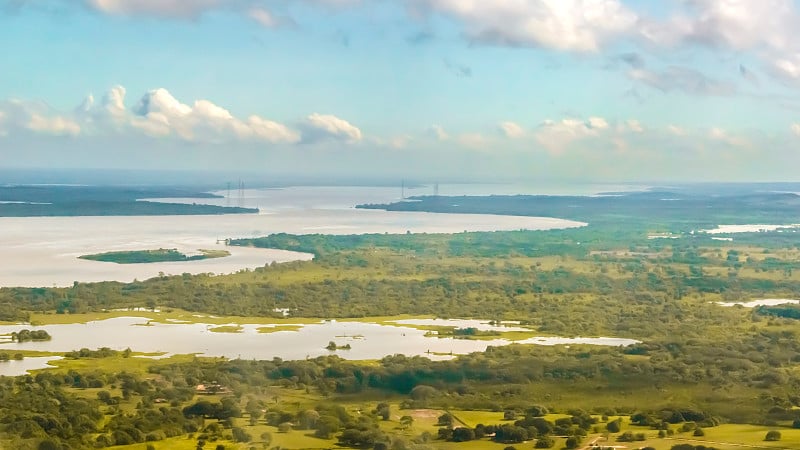 鸟瞰图奥里诺科河在Ciudad Bolivar，委内瑞拉