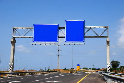 空白蓝色公路路标
