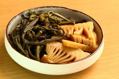 用竹笋和琴头一起煮