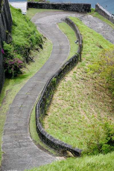靠近海边的路