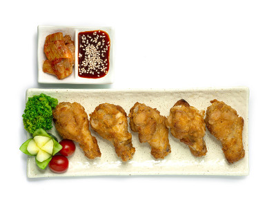 韩式炸鸡外脆内软，鸡翅
