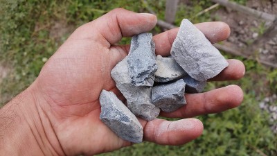 聚集在近距离。