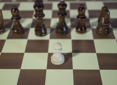 木制棋盘硬币-士兵的特写镜头