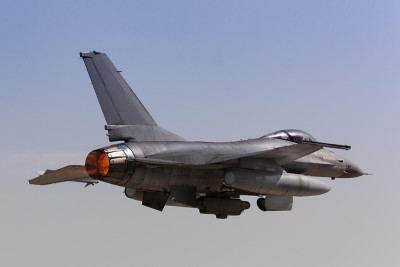 F-16猎鹰起飞