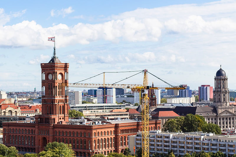 上面的柏林城市与Rotes Rathaus