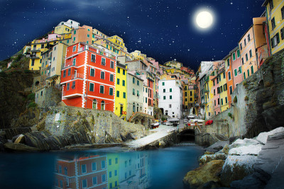 意大利的里奥马焦雷(Riomaggiore)村