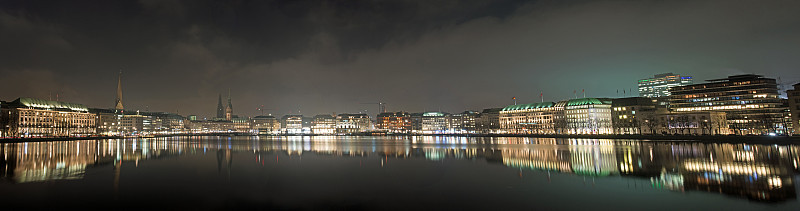Binnenalster晚上