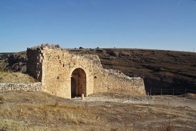 力量之门，西班牙语:Puerta de la Fuerza和西班牙塞戈维亚塞普尔韦达的罗马路。堡垒废