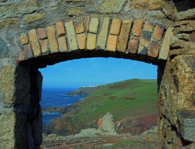 Pendeen Watch灯塔从Geevor Mine，英国康沃尔