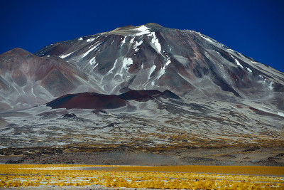巨大的高海拔因卡华斯火山