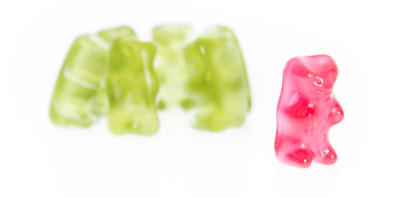 Red Gummi Bear被视为贱民