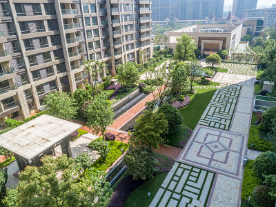 现代高层住宅小区园林中的园林景观与绿化草坪