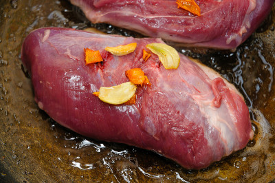 鹅肉，生的
