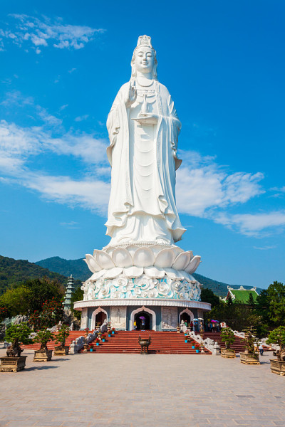 岘港灵翁宝塔